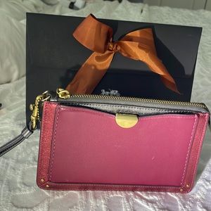 COACH LEATHER LIKE NEW  CLUTCH